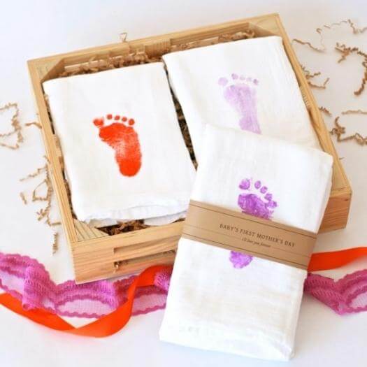 Footprint Tea Towels Cheap Affordable Mothers Day DIY Homemade Crafting Gift Ideas Inspiration How To Make Tutorials Recipes Gifts To Make